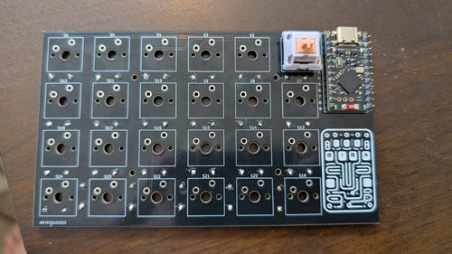 Biba40 Split Keyboard – Wireless Mechanical Keyboard (ZMK, Bluetooth, Custom) - Picture 6 of 8