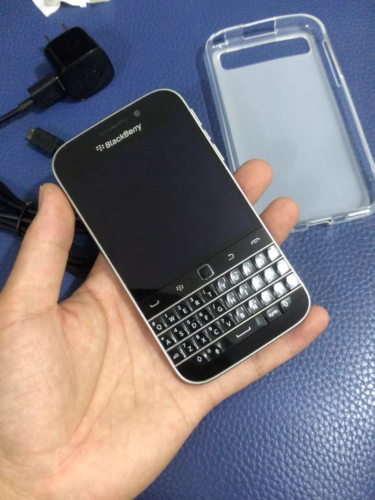 BlackBerry Classic Q20 SQC100-3 16GB Unlocked 4G Keyboard Smartphone - Picture 6 of 8