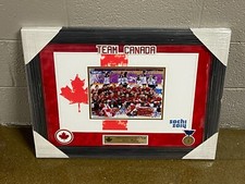 2014 Team Canada Olympics Women's Hockey Gold Medal Team Signed 8x10 Photo JSA