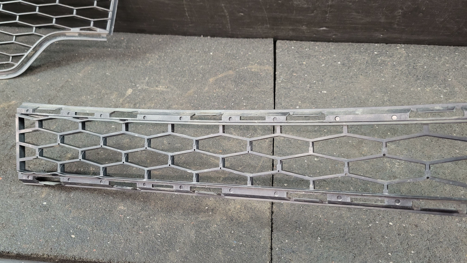 2014 MASERATI GHIBLI SET OF LOWER CENTER & LEFT DRIVER FRONT BUMPER GRILL MESH