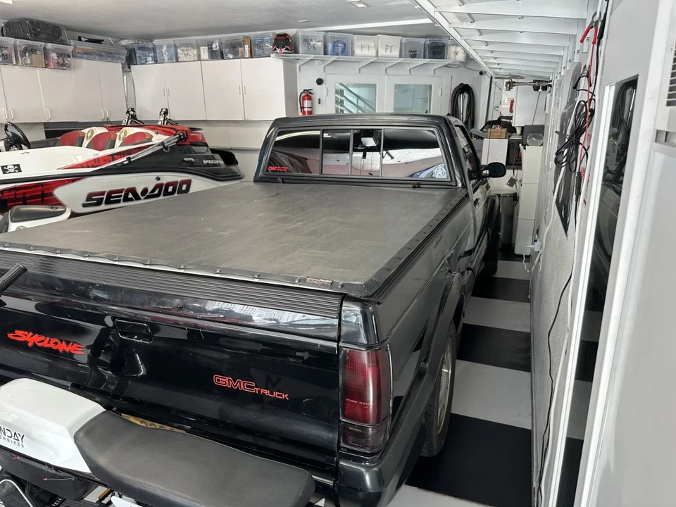 1991 GMC Syclone Pickup. Turbo, All Wheel Drive, 27k miles, Always Garaged  - Image 4 of 4