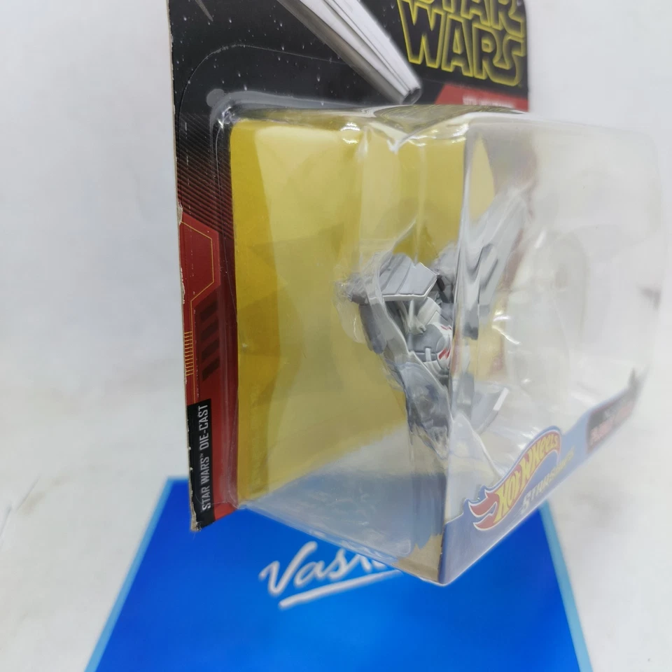 Hot Wheels 2018 Star Wars Starships Sith Infiltrator Includes Flight Stand GNF75 - Image 4 of 4