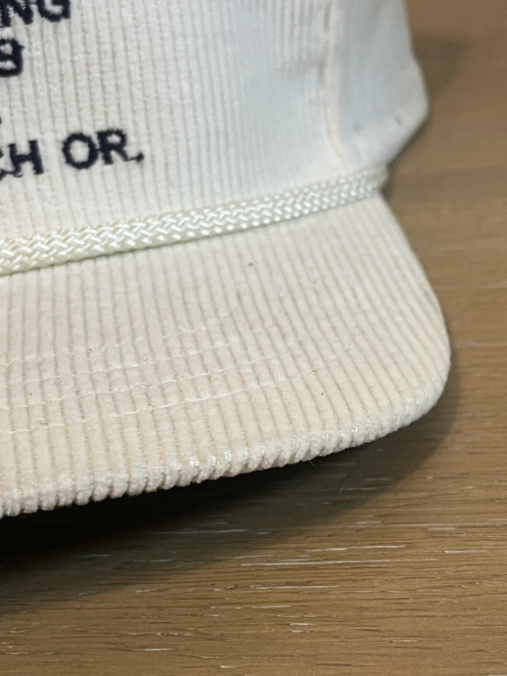 Chapéu de veludo branco vintage Surfs and Viking #9 Cannon Beach OU - Imagem 4 de 4