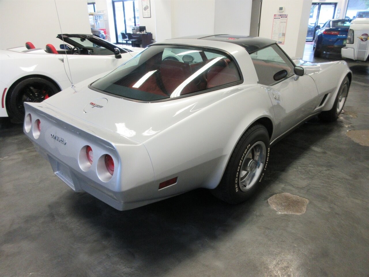 1980 Silver Chevrolet Corvette Coupe  | C3 Corvette Photo 8