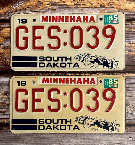 1985 South Dakota License Plate Matched Pair / Set GES 039 - Mount Rushmore