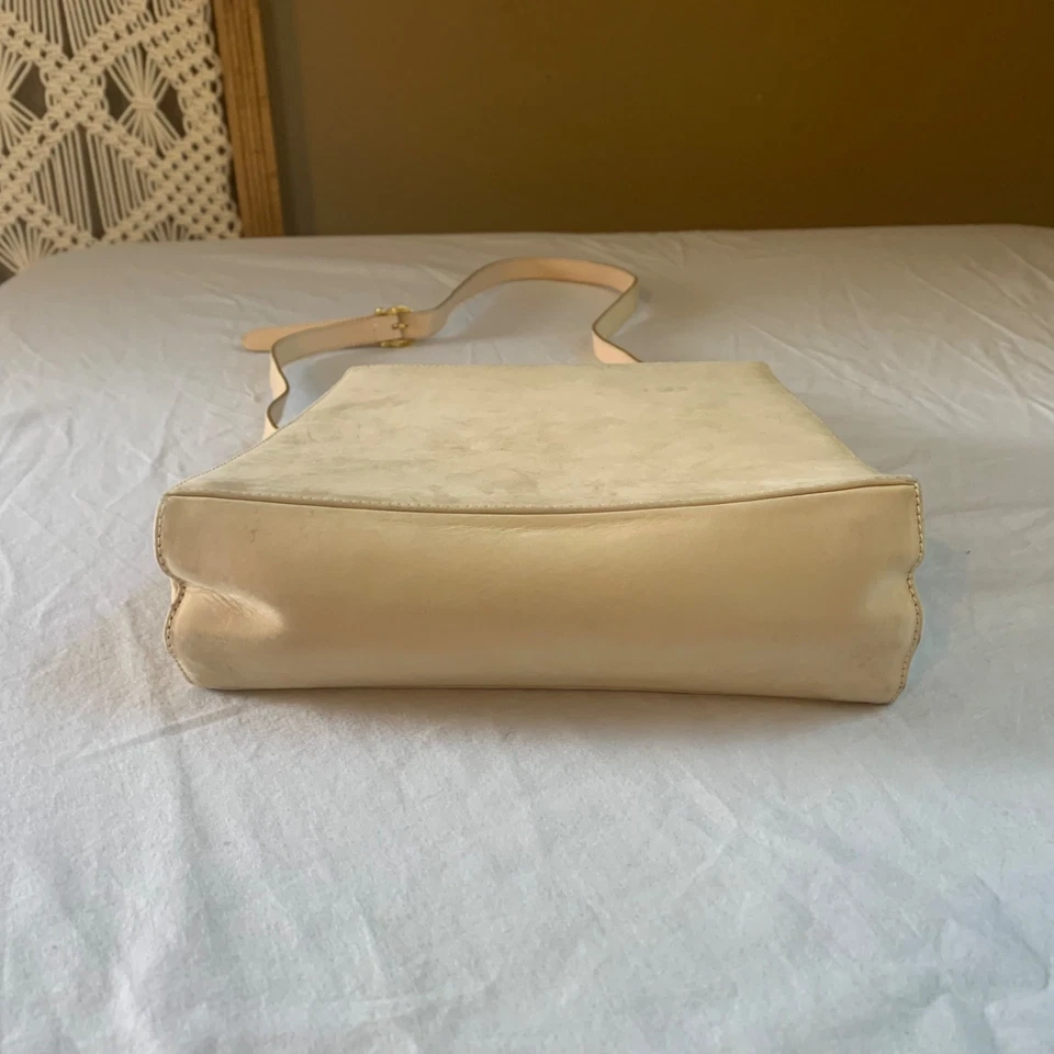 Vintage Salvatore Ferragamo Leather Shoulder Bag BW-215185 Made in Italy Tan - Image 4 of 4