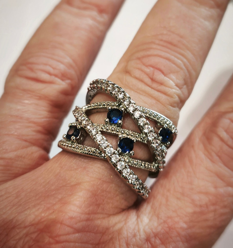grande anello da cocktail a base argentata con cristalli blu - cocktail ring - 第 1/3 張圖片