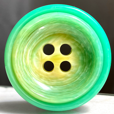 Lot De 8 Boutons Vintage - Plastique Vert Et Jaune, 31 Mm, 4 Trous - Occasion