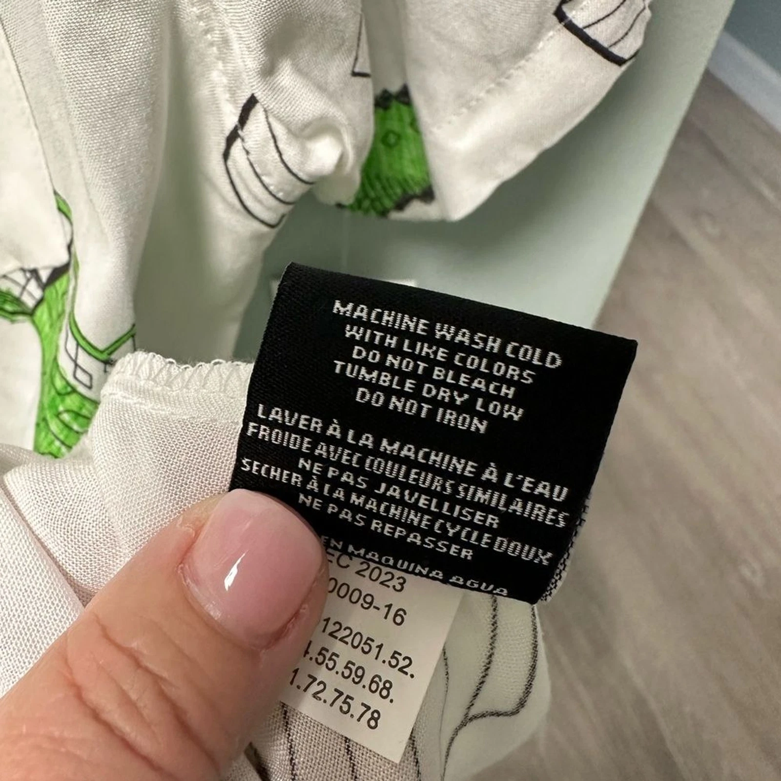 Minecraft button down shirt size Large NWT