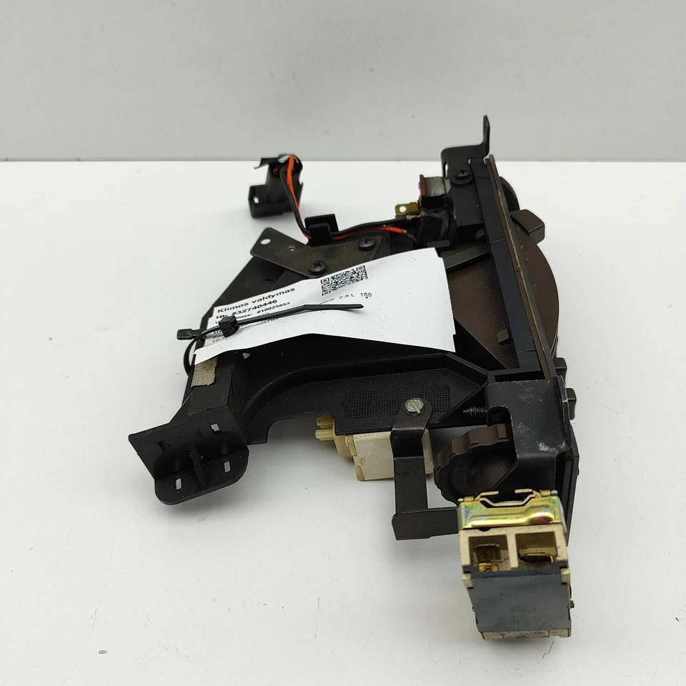 MASERATI 425 Climate Control Unit 2583-501 2.8 Gasoline 165 KW 1987 32740446 Foto 2 de 4