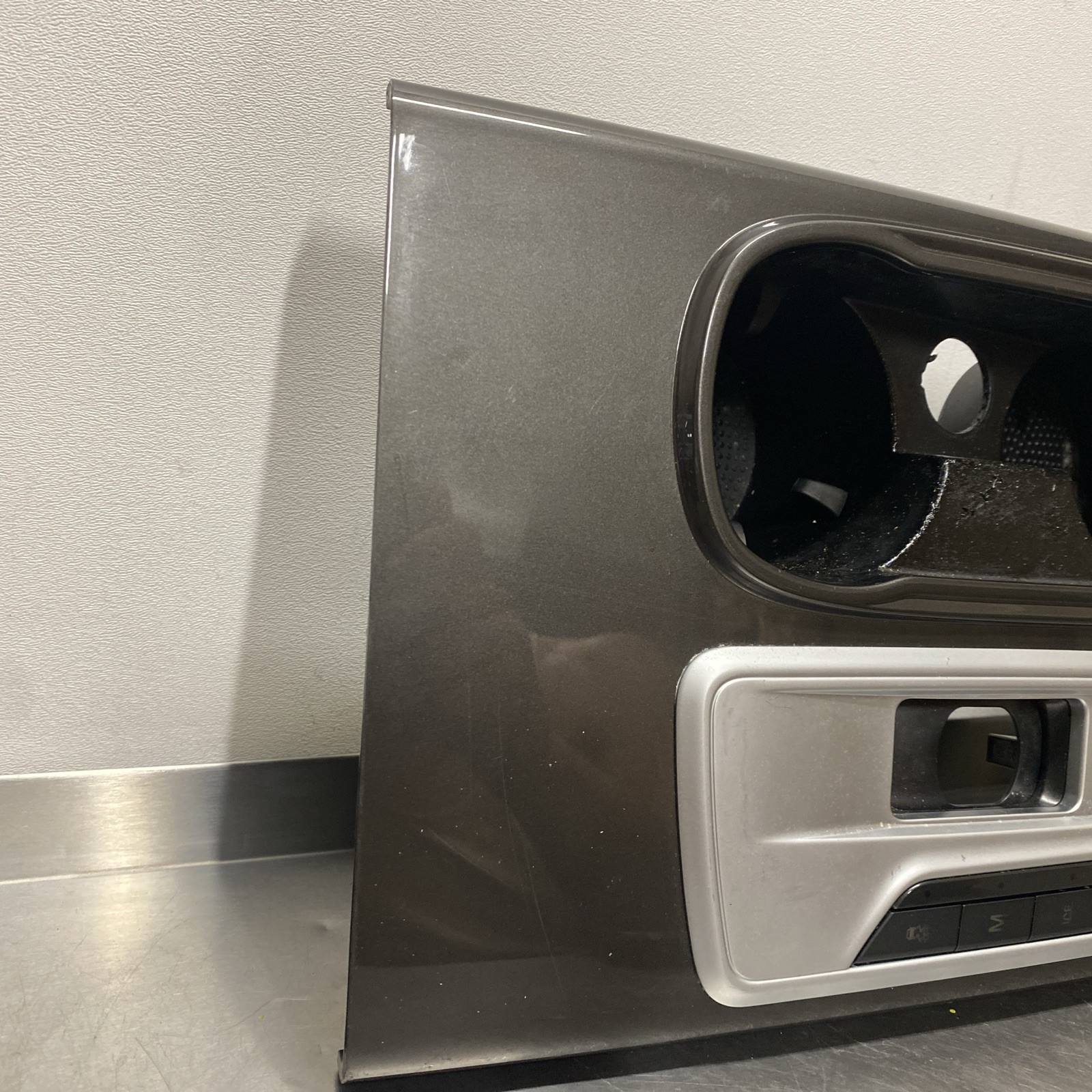 Maserati Ghibli 2014-2017 Center console molding