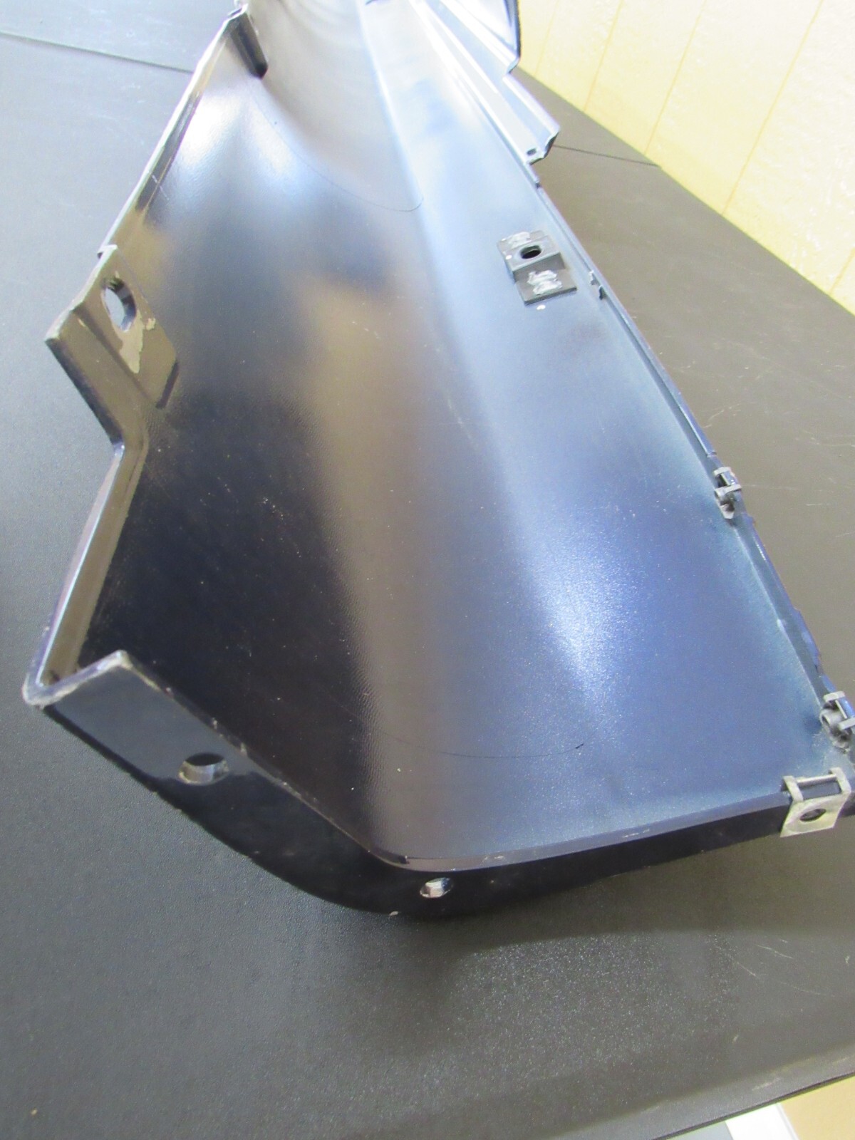 2008-2012 MASERATI QUATTROPORTE ORIGINAL LEFT SIDE ROCKET PANEL MOLDING