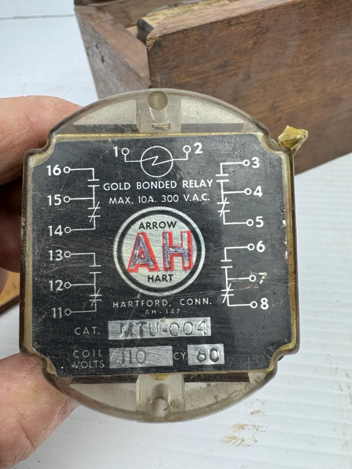 Vintage Arrow Hart Relays 10 Amp 300 Vac Gold Bonded Ex Power Station Tested - Image 3 of 4