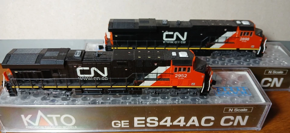 N Scale Kato GE ES44AC Canadian National #2952 and #2898 DCC - Image 2 of 4