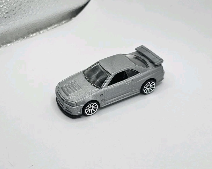 Hot Wheels 2010 New Models 1/64 Diecast 2009 Silver Gray Nissan Skyline GT-R R34