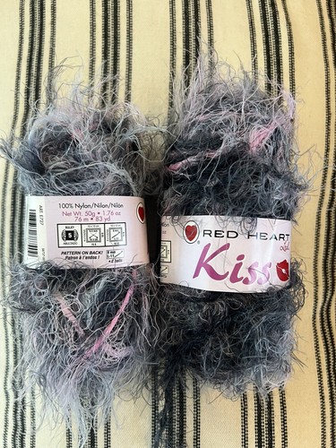 2 Stück Red Heart Kiss Coats & Clark Garn Rosa Quarz 3526 Lot 577 100% Nylon
