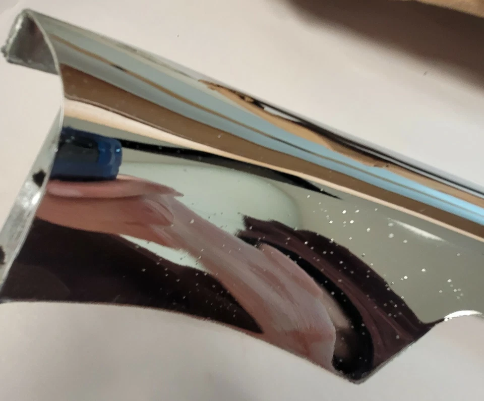 1954 Desoto Powermaster grade cromada lateral direita moldura surround 1541290 NOS. - Imagem 4 de 4