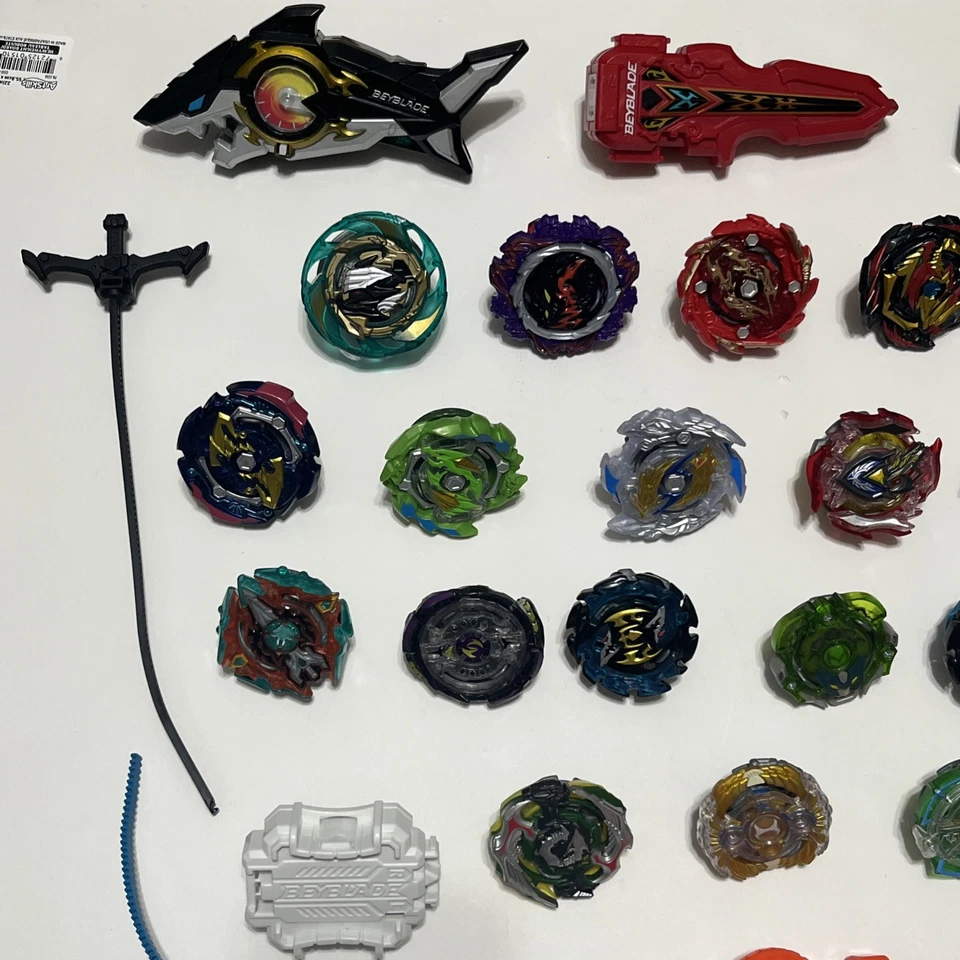 Enorme Lote de 20+ Lanzadores Beyblade Hasbro Tomy Metal Plast Fusion Ripcords + MÁS Foto 2 de 4