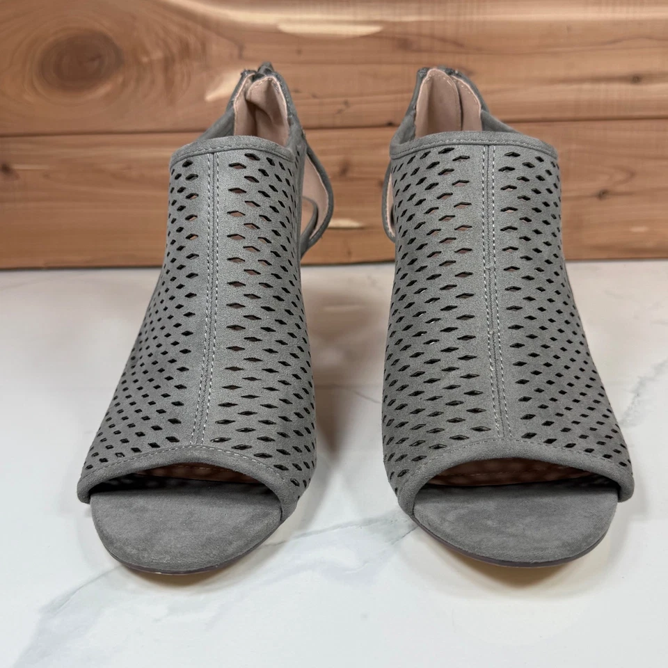 Style Co Gris Perforado Peep Toe Botines Tacones Cremallera Botines Talla 7.5 M Foto 3 de 4