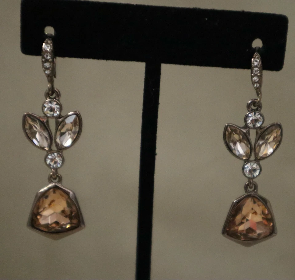 Elegantes Brincos Givechy Cristal Austríaco e Strass Linda Cor - Imagem 2 de 4