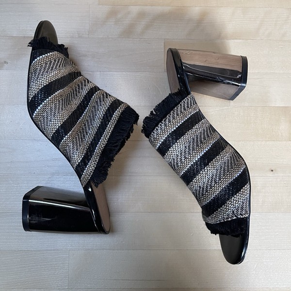 Lara Conte Madrid Mules, Size 38 / AU 7, Leather Block Heel Slip On
