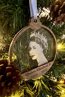Personalisierte Christbaumkugel Queen Elizabeth II in liebevoller Erinnerung Weihnachtsgeschenk