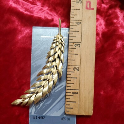 Trifari Large Leaf Brooch Pin Gold Tone On Card New Old Stock