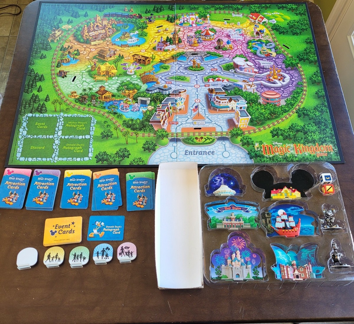 Disney Magic Kingdom Board Game Parker Brothers 2004 Complete Game