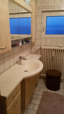 Höffner Badezimmermöbel in Beige mit großen Allibertschrank