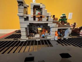 Lego Minecraft The Mountain Cave 21137 100% Complete- 36 Minifigs + Extra Lot