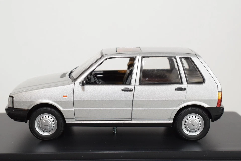B84 1:24 ALTAYA FABBRI QUATTRORUOTE FIAT UNO 55S 55 S MET. GRIS SIN USAR, EN CAJA Foto 3 de 4
