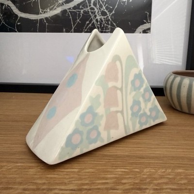 Vintage Promenade Keramik Brighton Dreieck Vase Schlicker Guss Pastell Floral Geometrisch