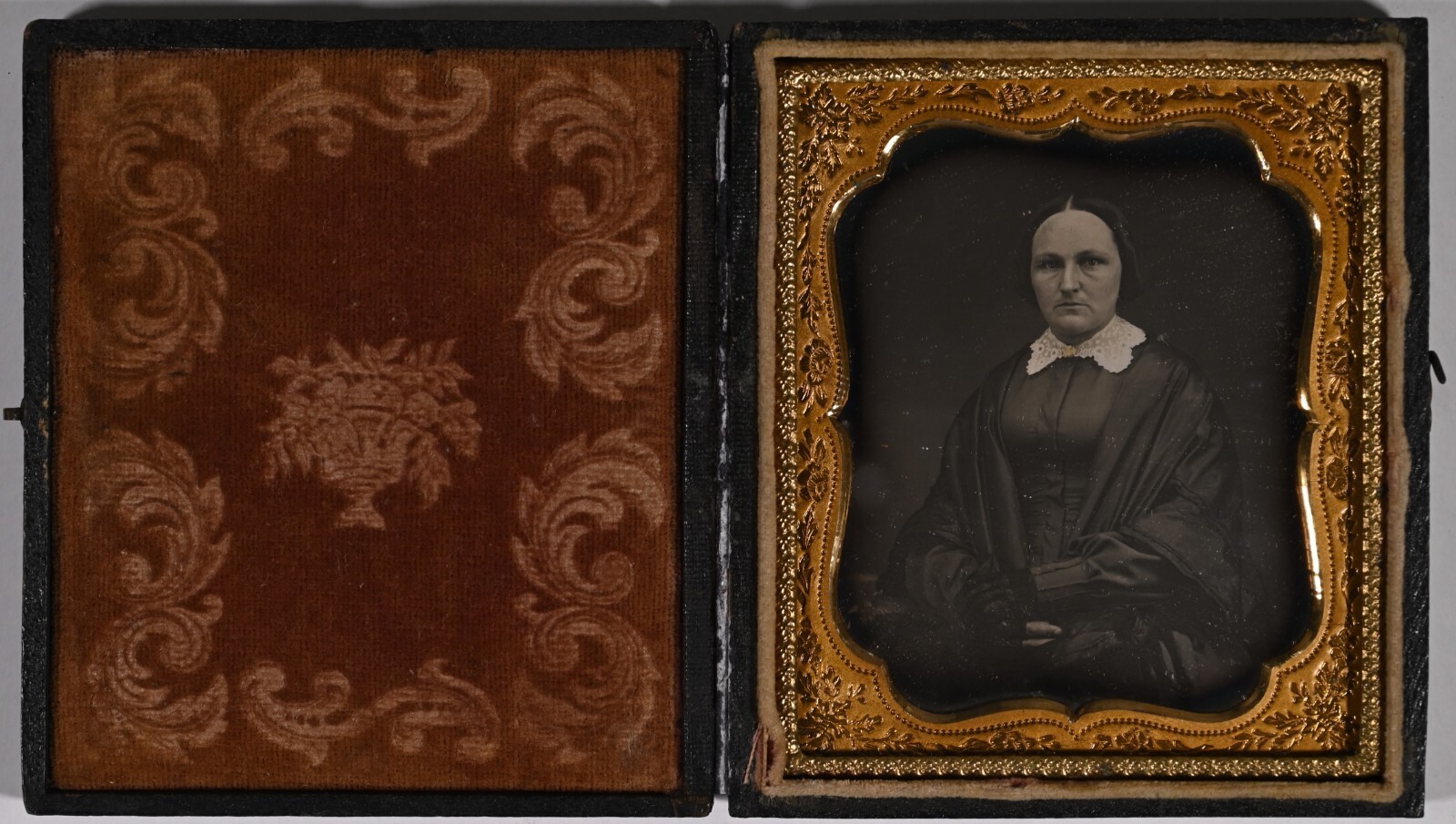 ANTIQUE 1/6TH PLATE CASED DAGUERREOTYPE CIRCA 1850s LADY IN BLACK MOURNING DRESS
