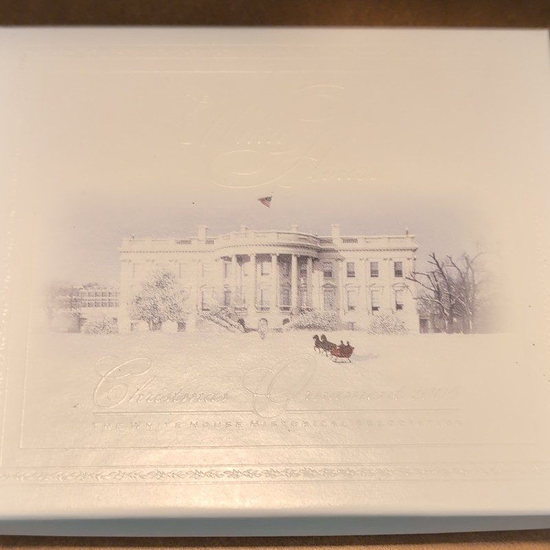 White House Historical Assoc 2006 Christmas Ornament White House Metal Gold Box