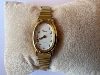 Vintage Timex Women\'s Gold Tone Small Round Bracelet Watch Vintage Small Timex Watch for Ladies | Round Dial Gold-tone  main image 4