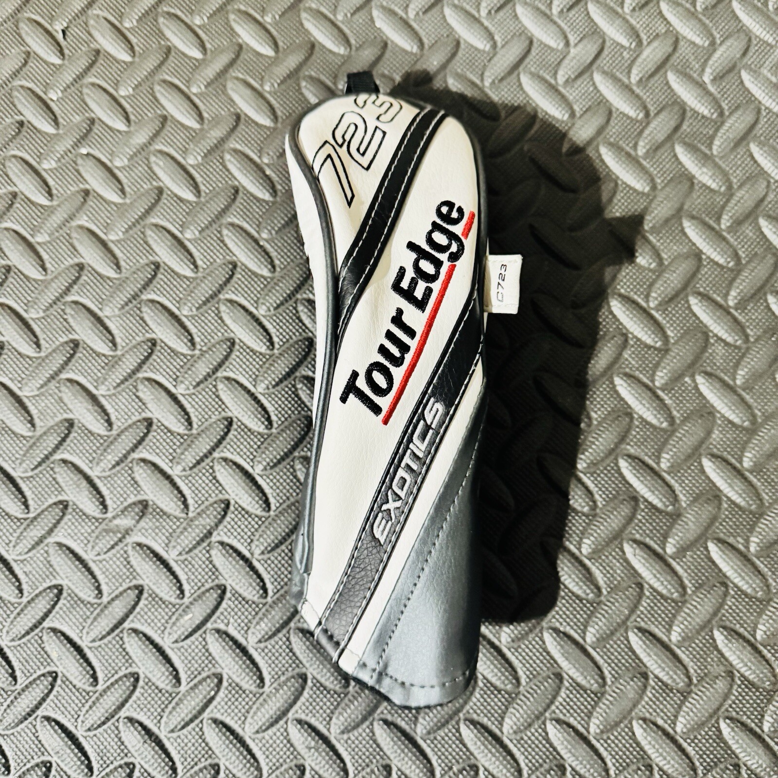 NEW Tour Edge Exotics 723 Hybrid Headcover White Black