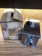 CUTLER HAMMER B100W1B AC Manual Starter (Box In Bad Shape)