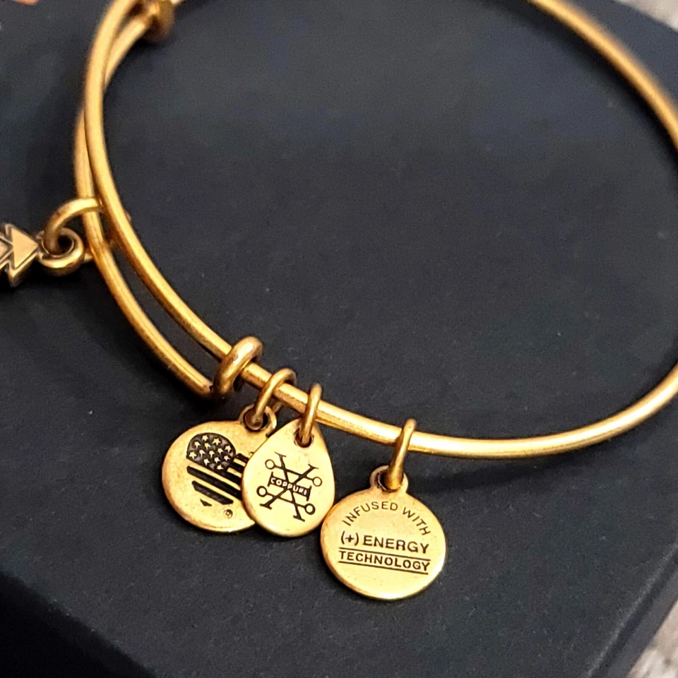Alex And Ani Friend Charm Bracelet - Imagem 4 de 4