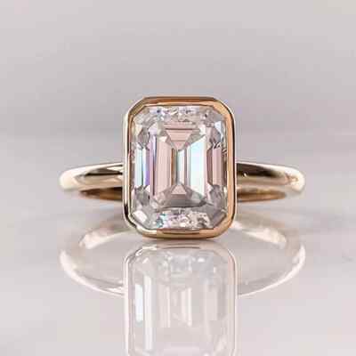 Zargenfassung 3,50 ct Smaragdschliff Moissanit Verlobungsring in massivem 9 kt Rotgold