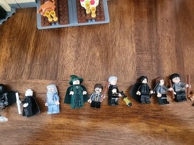 LEGO Harry Potter: Hogwarts Castle 4842 + Knights BUS 4866 Minifigures