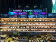 Diorama 1:64/43/18 Car Showroom Model LED City Garage Parking Lot Scene Display