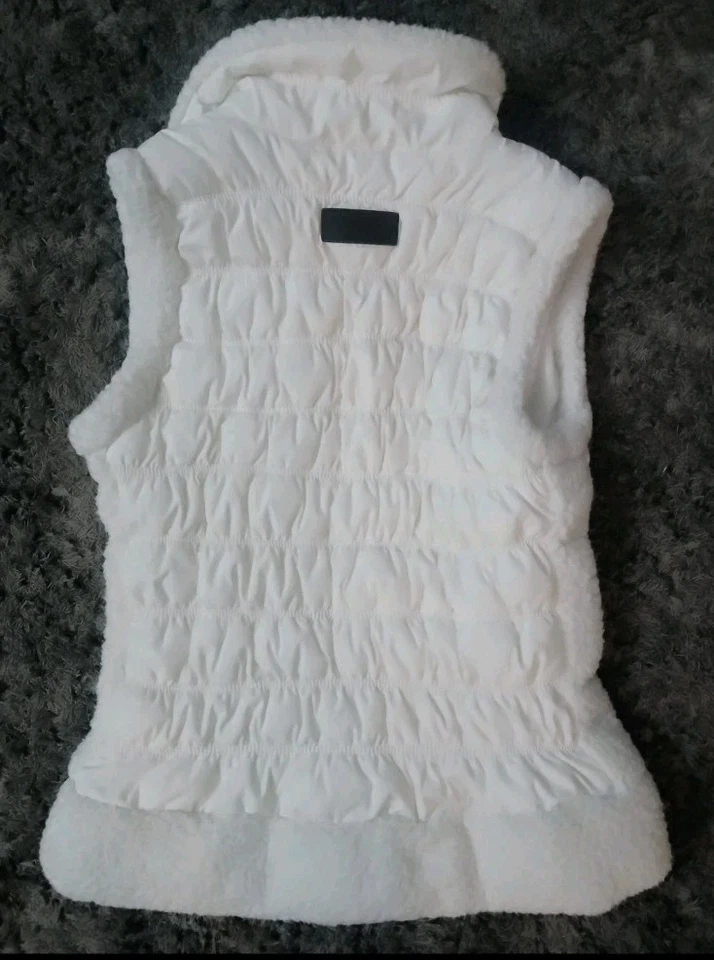 Chaleco Calvin Klein Performance Talla Pequeña Foto 2 de 4