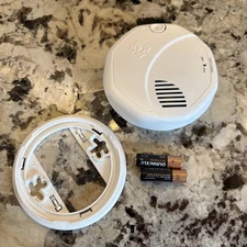 First Alert SM500V, Interconnect Battery-Operated Smoke Alarm 1-Pack, White