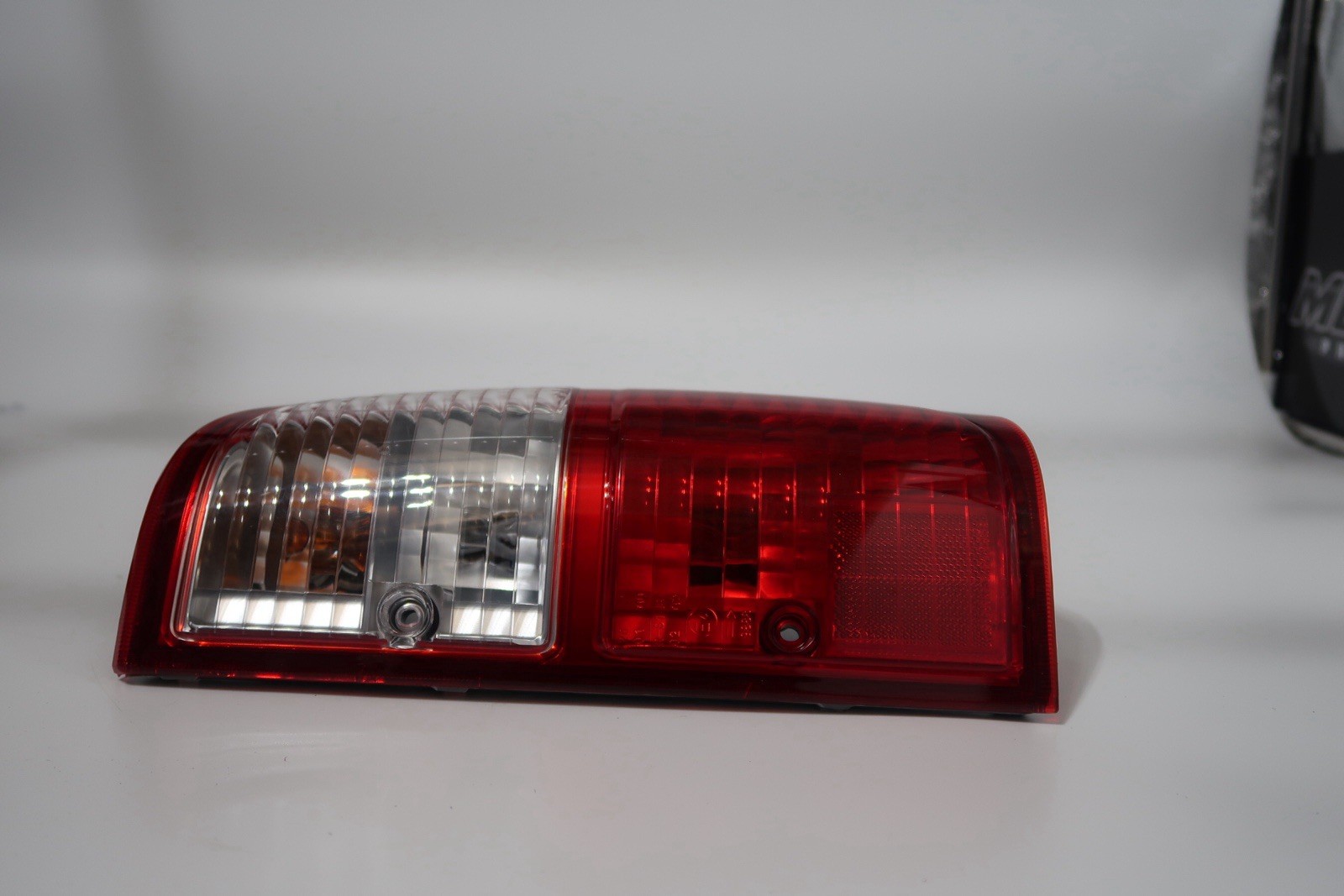 FORD RANGER 04-06 REAR TAIL LIGHT LAMP LEFT N/S image 6