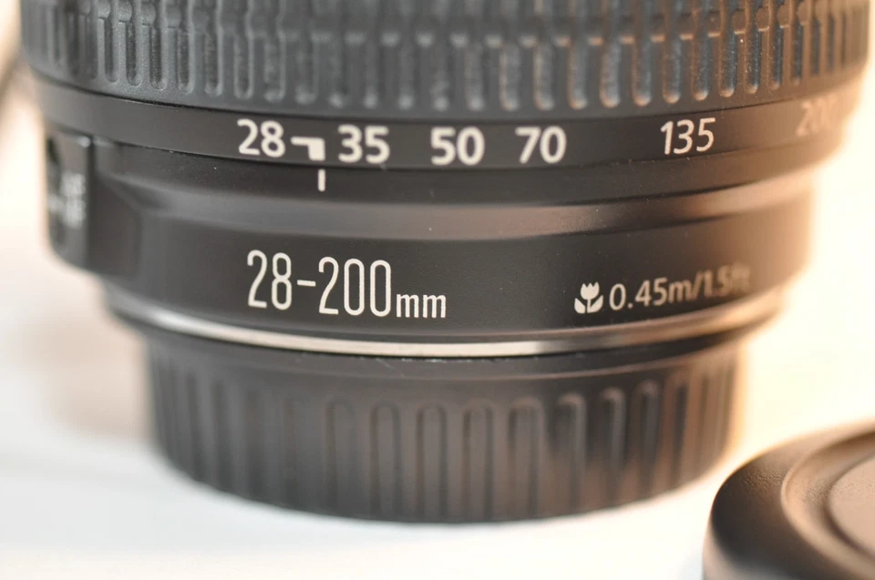 Objetivo Canon EF 28-200 mm f/3,5-5,6 USM FX para EOS 650 Elan A2 90D 80D 5D 6D T8 T7 Foto 2 de 4