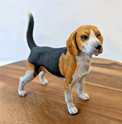 Andrea by Sadek Beagle Dog Figurine Japan Hand Painted Hunter Statue Decor