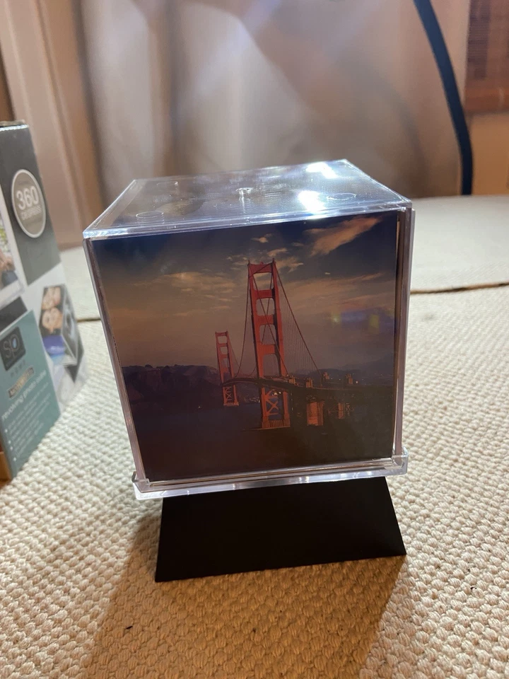 Cubo de fotos giratorio para el hogar Sarah Peyton pantalla de rotación automática de 360 grados Foto 2 de 4