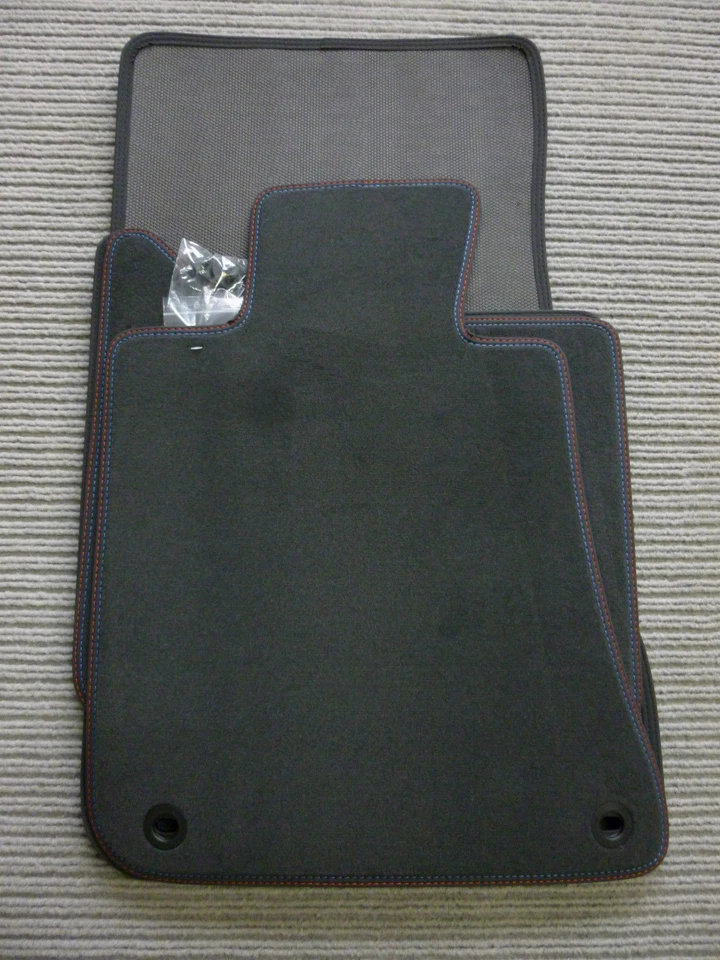 Alfombrillas coche BMW E28 serie 5 M5 1981-1987 + costuras rojo azul + nuevas Foto 4 de 4