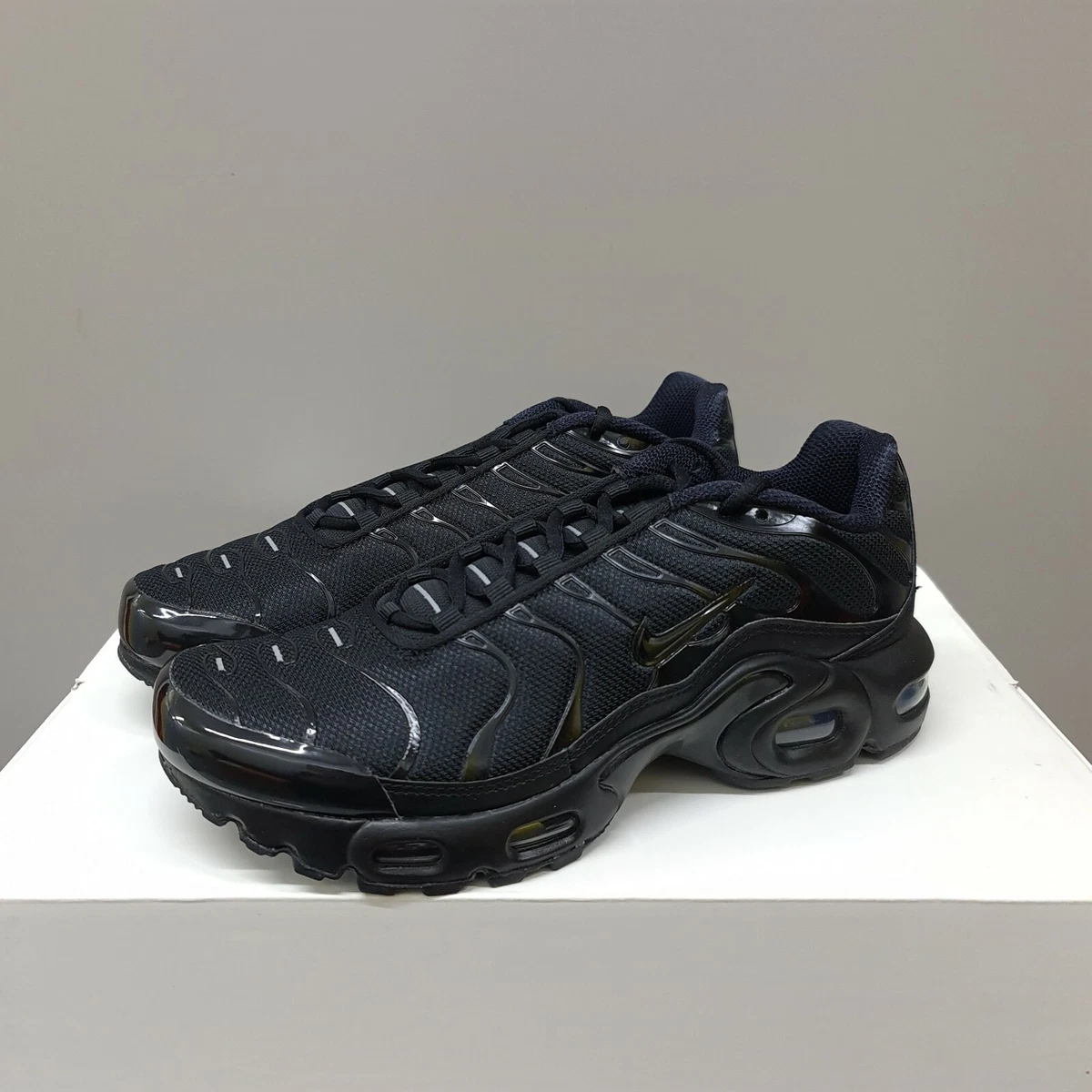 Black nike cheap tn trainers