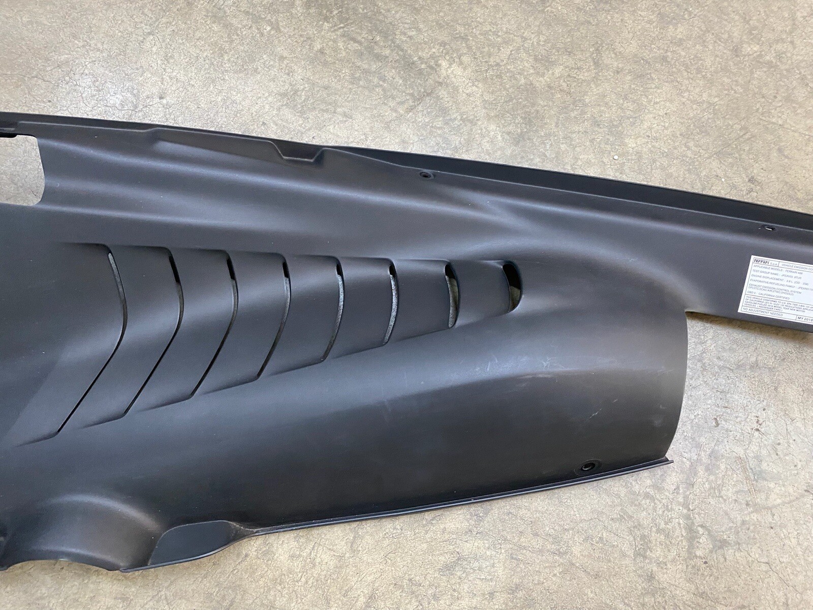 GENUINE FERRARI 488 GTB PASSENGER REAR ENGINE BAY COVER PANEL TRIM VENT 86258400